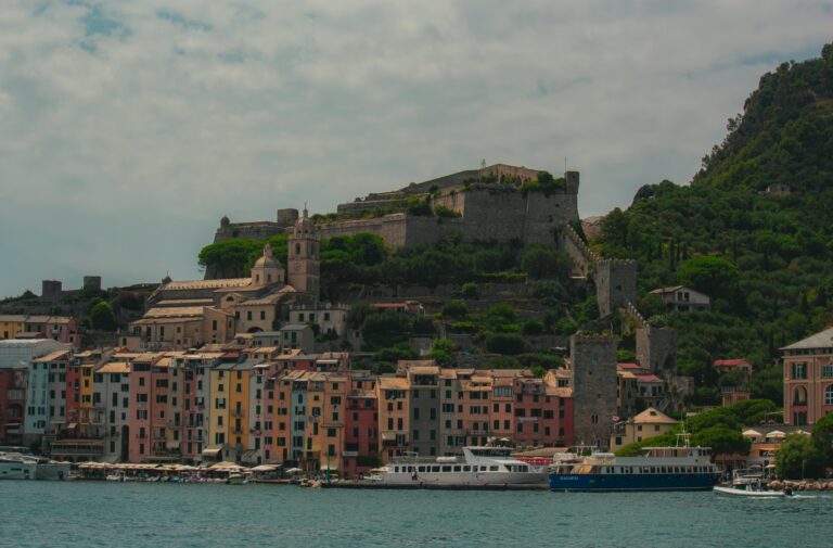 Come arrivare all’isola di Palmaria: traghetti e barcaioli